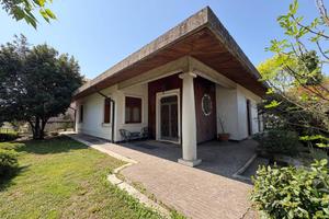Villa di 277 m² con più di 5 locali e box auto a M