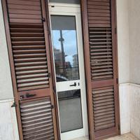  porte interne finestre e radiatori.