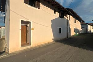 casa con cortile 
