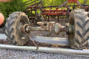 Trattore trazione anteriore massey Ferguson