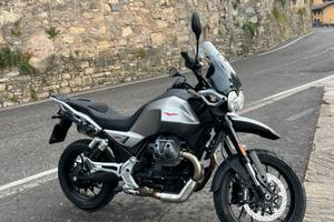 Moto Guzzi V85 Strada con Valigie Urban Dark