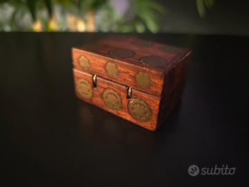 Scrigno porta anelli in legno intarsi ottone
