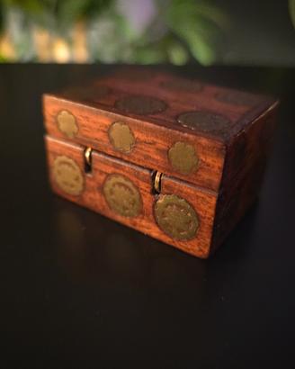 Scrigno porta anelli in legno intarsi ottone
