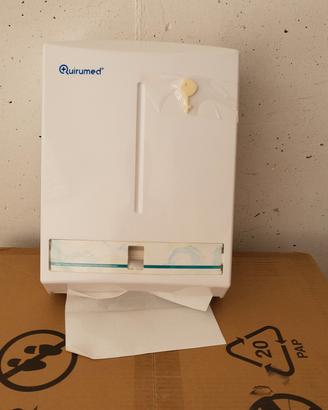 Dispensare asciugamani  di carta con preso le car