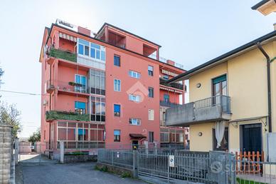 4 LOCALI A VILLAFRANCA DI VERONA