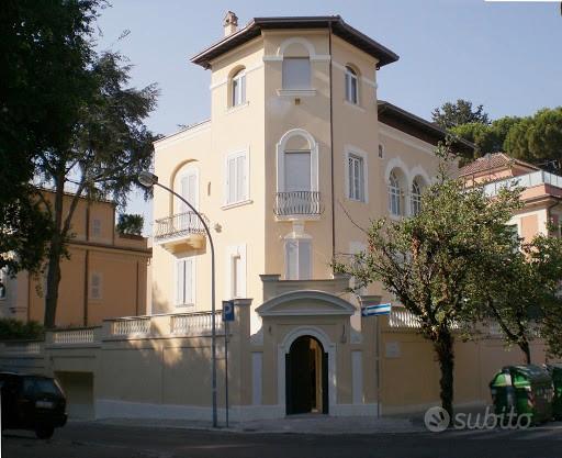 STANZA SINGOLA in zona ROMA CENTRO / BALCONE