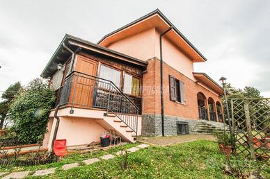 Villa Trifamiliare a Fiorano Modenese 7 locali