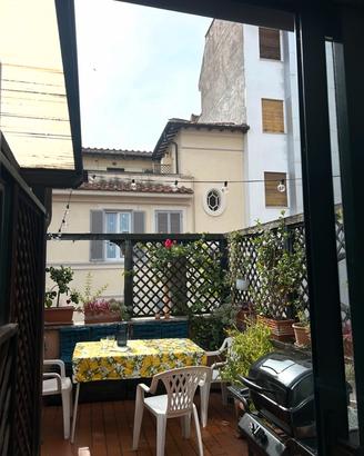 Tavolo esterno con 6 cuscini