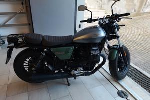 Moto Guzzi V9 Bobber Centenario 