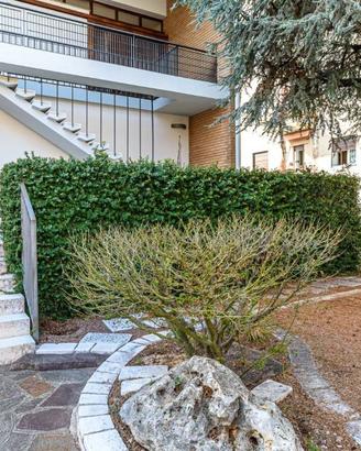 Appartamento di 180 m² con più di 5 locali e box a