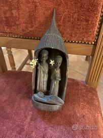 Presepe in monoblocco in legno intagliato a mano
