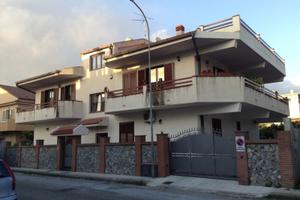 Appartamento in villa a piano terra Rometta