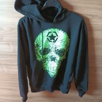 felpa con cappuccio nero con teschio verde tg L