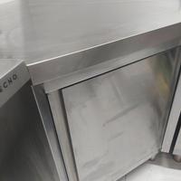 Angolo in acciaio per laboratorio 