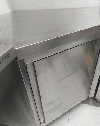 Angolo in acciaio per laboratorio 