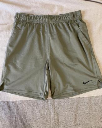 Pantaloncini sportivi Nike taglia S