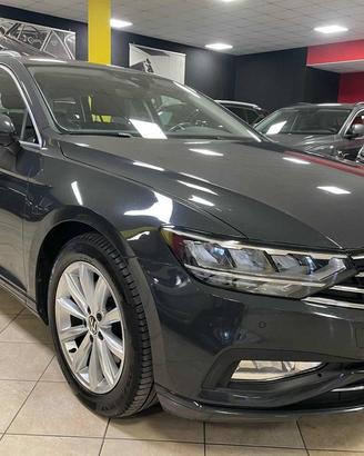 VOLKSWAGEN Passat Variant 2.0 TDI SCR EVO DSG Bu