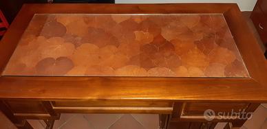 Scrivania in legno