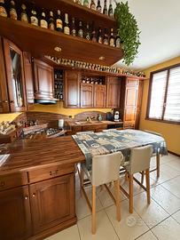 Cucina in vero noce massello - bella e robusta