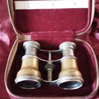 Binocoli teatro e borsetta