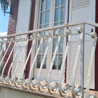 PERSIANE IN LEGNO BIANCO RESTAURATE DA POCHI ANNI