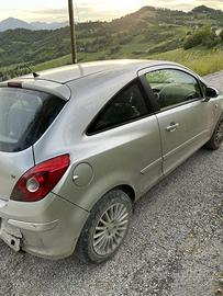 Opel corsa 1.2 benzina (gpl)
