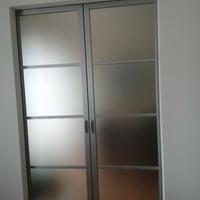 Porta scorrevole in alluminio e vetro 160 cm