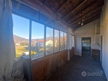 Ampia casa con due appartamenti indipendenti