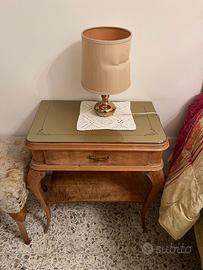 Comodini classici in legno (coppia)