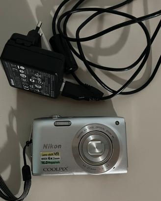 Nikon coolpix s3300 16. Megapixel + 4  schede sd
