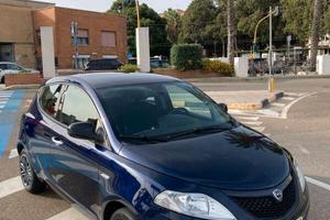 Lancia Ypsilon 1.0 firefly hybrid Silver s&s 70cv