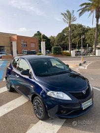 Lancia Ypsilon 1.0 firefly hybrid Silver s&s 70cv