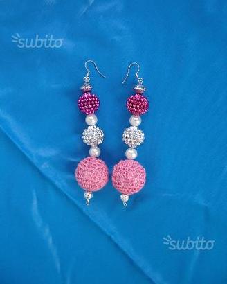 Orecchini sfera uncinetto rosa ciondoli bijoux