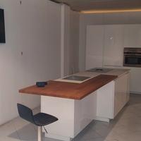 cucina come foto completa di elettrodomestici