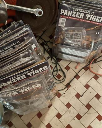 GRUPPO FASCICOLI MODELLINO "COSTRUISCI L PANZER"