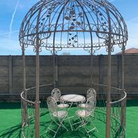 Gazebo in ferro battuto stile romantico giardino
