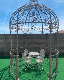 Gazebo in ferro battuto stile romantico giardino