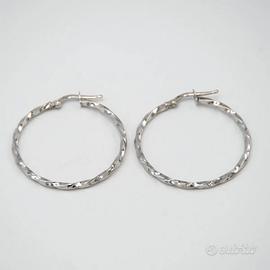 Orecchini cerchio oro bianco18kt a torciò E.1111