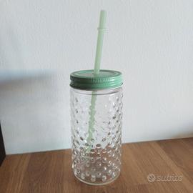 Bicchiere di vetro con cannuccia 