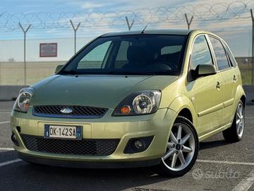 FORD FIESTA 1.4 TDCI AUTOMATICA GARANZIA 12 MESI