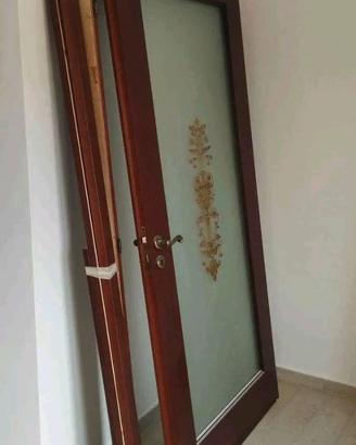 Porta interna con vetro satinato decorato a mano