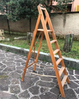 Scaletta in legno
