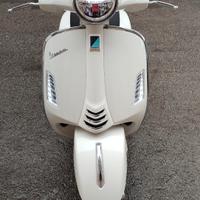 Piaggio Vespa 300 GTS - 2024