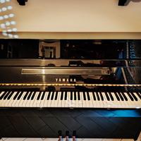 pianoforte verticale Yamaha 