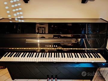 pianoforte verticale Yamaha 