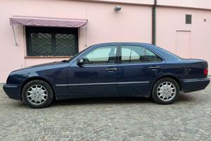 Mercedes E200 Kompressor Elegance Blu berlina GPL