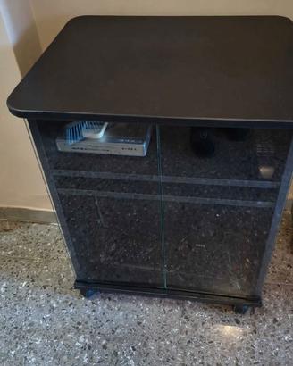 mobile porta TV  con ante in vetro e ruote
