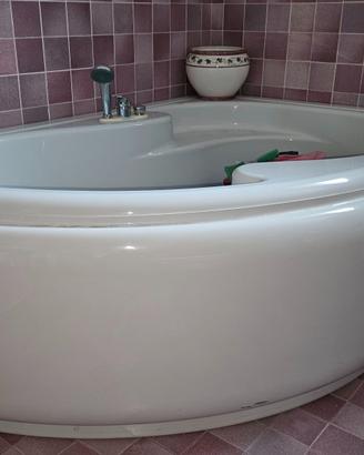 Vasca da bagno ad angolo