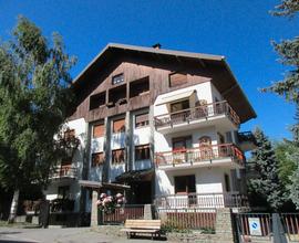 Trilocale su due livelli in stile montano