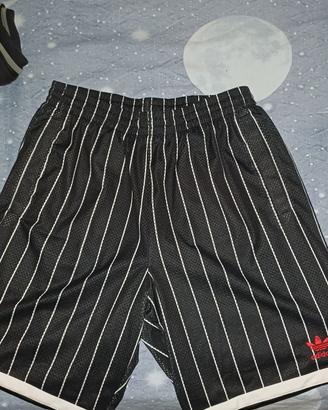 pantaloni corti Adidas 